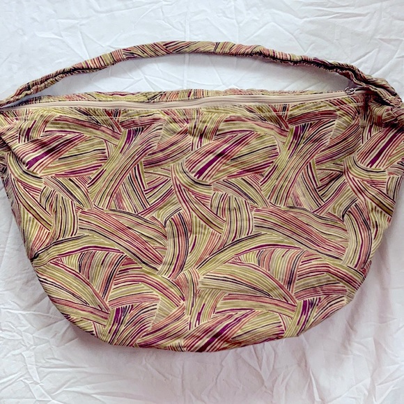 Bright print weekender bag! - Picture 2 of 5